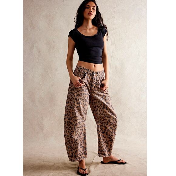 Free People We The Free Good Luck Mid-Rise Barrel Jeans in Leopard Print size 29 - Picture 1 of 16